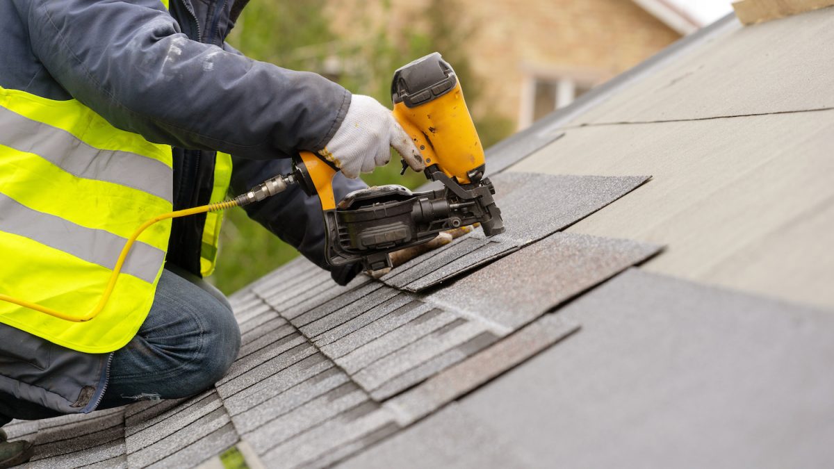 Dakshingles leggen • Dé dakwerk specialist van Den Haag